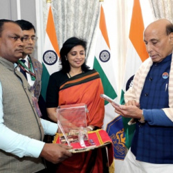 Pinning Ceremony on Armed Forces Flag Day Fund, 2025