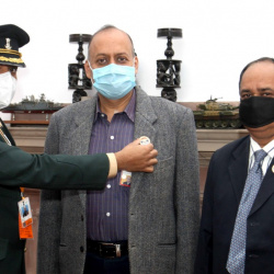 KSB officials pinning a lapel Dr Ajay Kumar, Def Secy on the occasion of AFFD, in New Delhi on 07.12.2020.